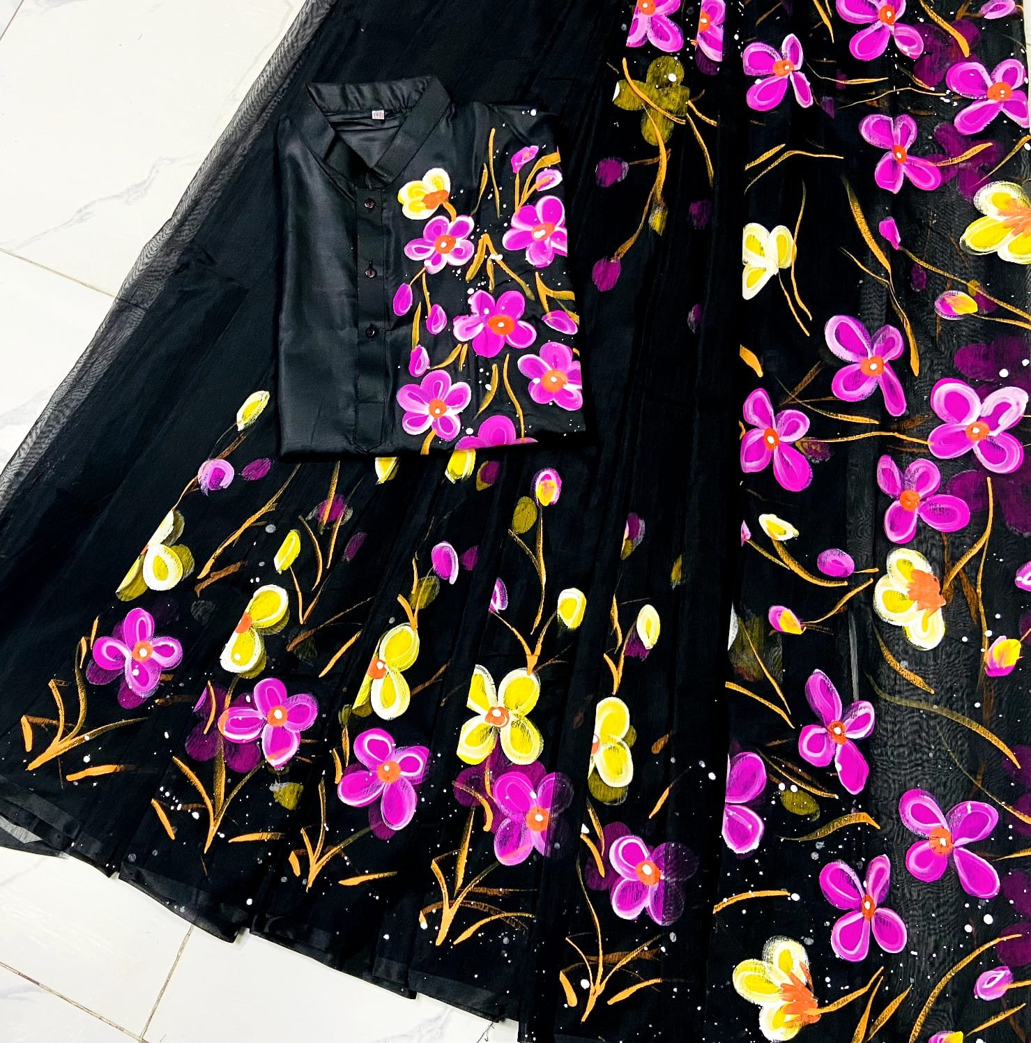 কাপল স্টাইলে এবার আসুক আলাদা ছোঁয়া!